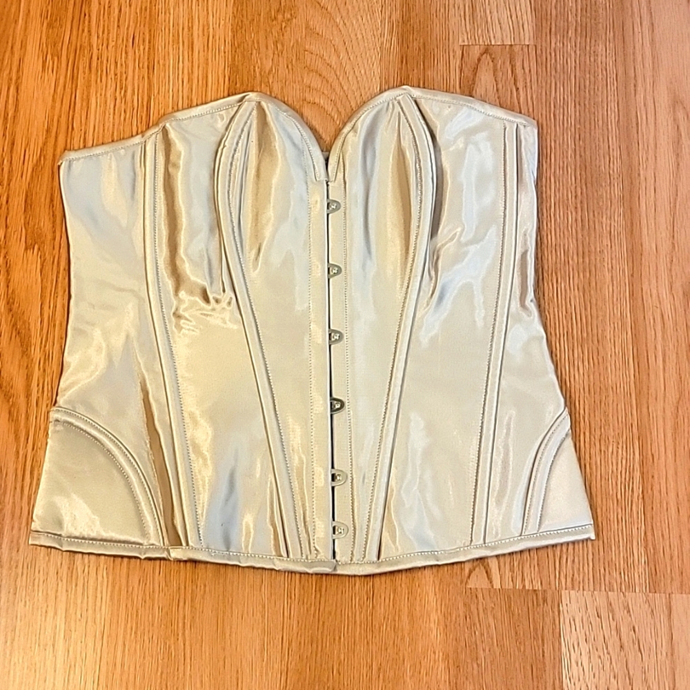 Satin corset. NWOT. XL.
